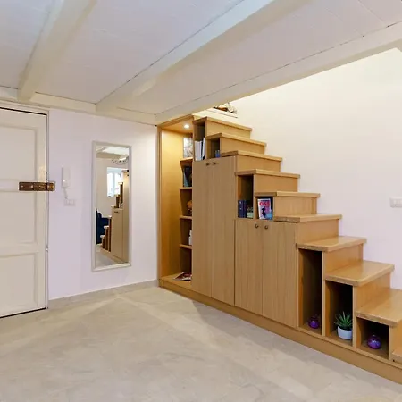 Latieri's Loft דירה